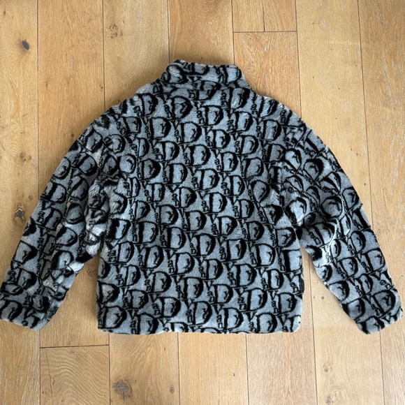 VanDior Faux Fur Jacket - Picture 2 of 12